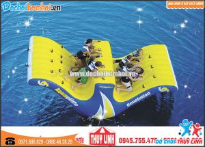 tháp phao có cầu trượt