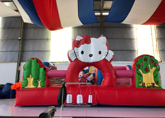 nhà hơi mèo hello kitty