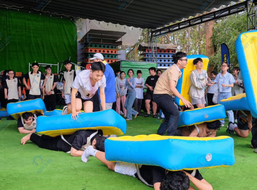 tấm đệm hơi teambuilding