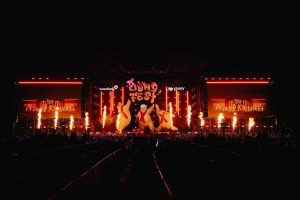 Mô Hình Bơm Hơi Gấu Khổng Lồ Tại Đông Fest 2025
