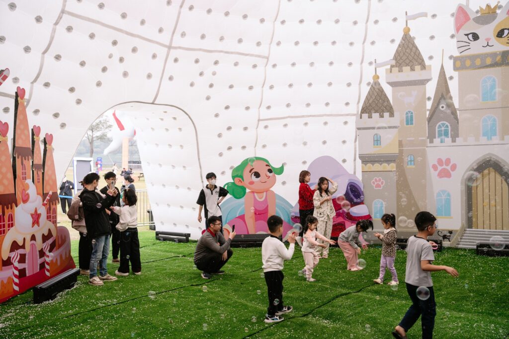 Lều Mái Vòm Tuyết Bơm Hơi Đổi Màu Số 1 Thị Trường 16