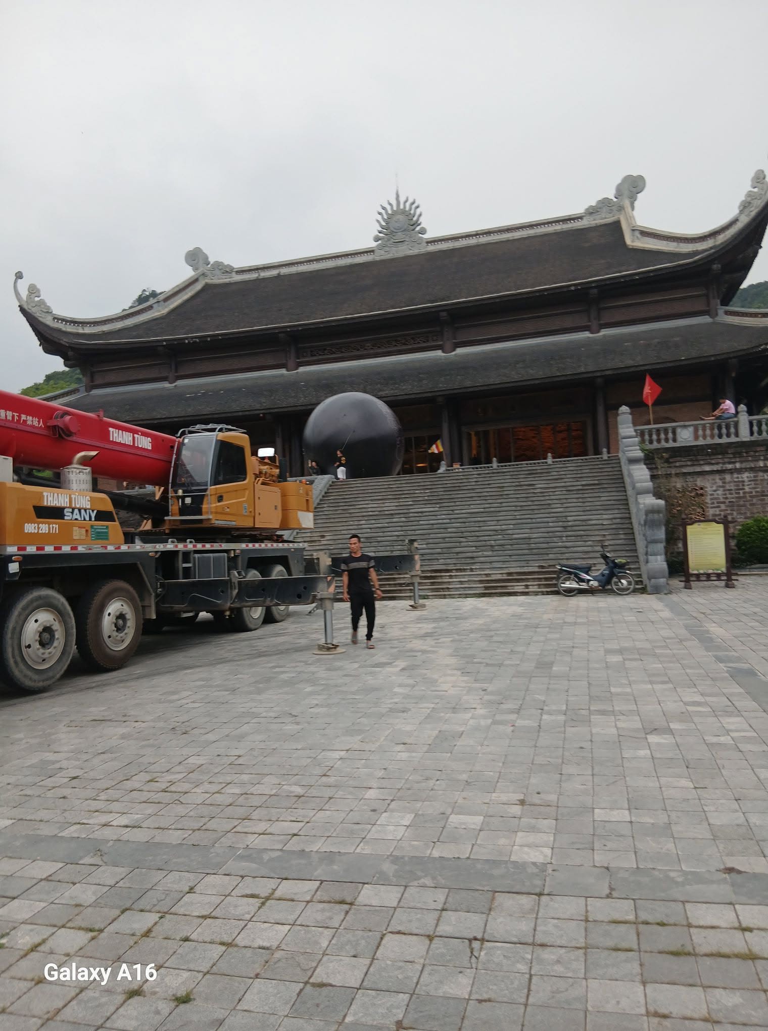 725361356_4458579887706872_2801016256256453251_n Quả Cầu Khổng Lồ Trong MV “Lá Ngọc Cành Vàng” Của Ca Nương Kiều Anh 6